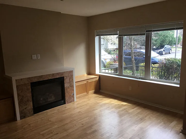 7577 N Leavitt Ave — Photo 2