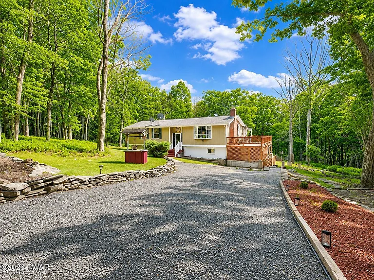 2193 Spring Dr — Photo 1