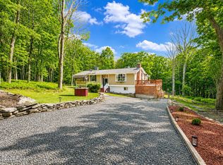 2193 Spring Dr, Bushkill, PA 18324