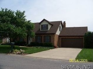 800 Dere Bere Dr, Mascoutah, IL