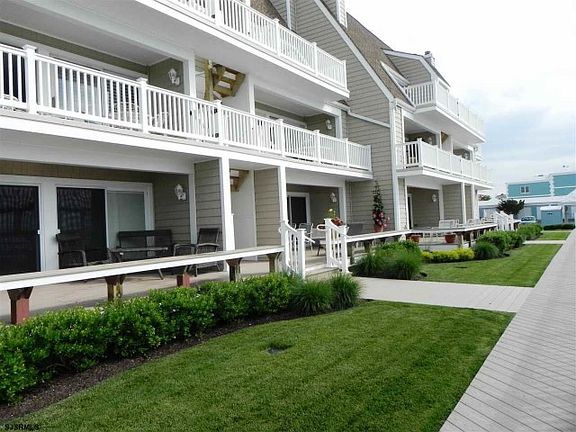 4th image of 648 Pleasure Ave #648