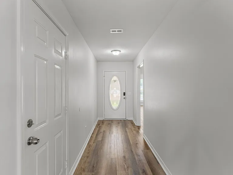 28 Easton St — Photo 5
