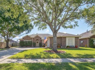 615 Bay Oaks Dr, Kemah, TX 77565