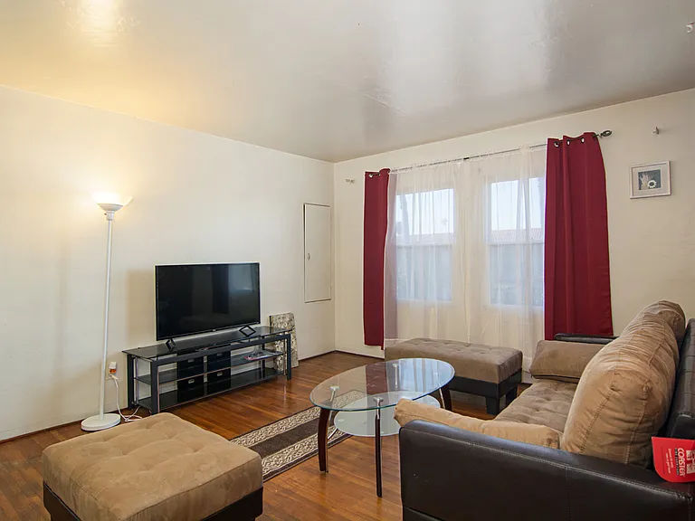 2043 Sunset Cliffs Blvd — Photo 1