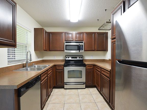 5th image of 204 Belvedere Way