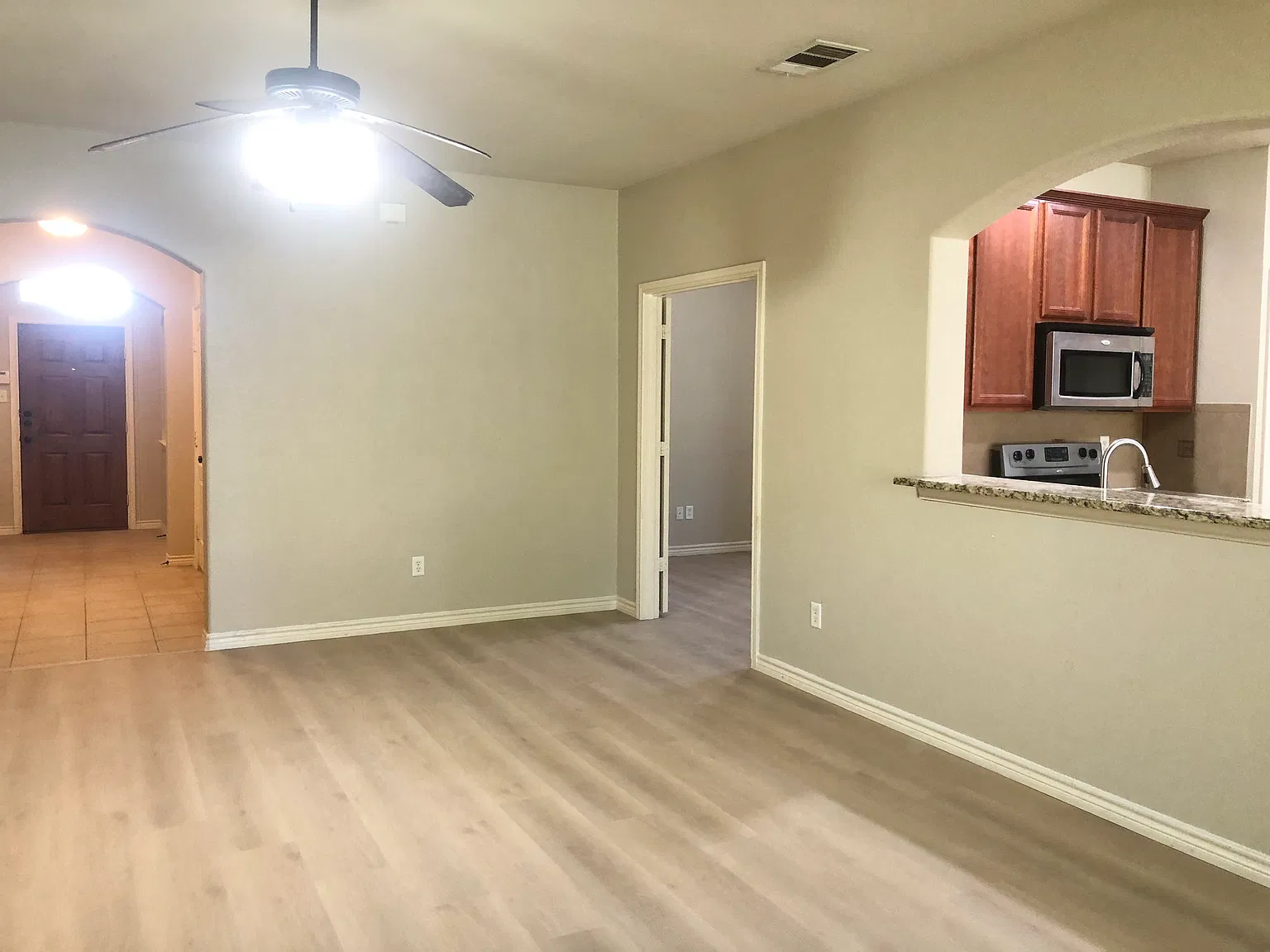 3 bed, 1823 sqft, $2,175 — Photo 4