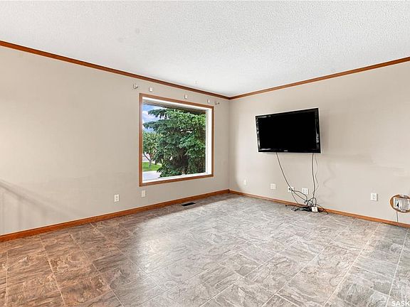 3rd image of 39 Blackley PLACE