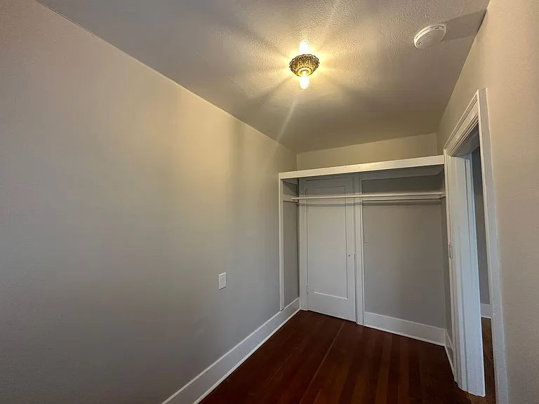 Belmont - 13 Unit — Photo 10