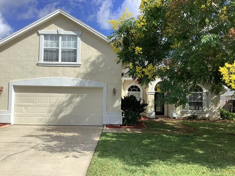 1904 Abercrombie Ln — Photo 1
