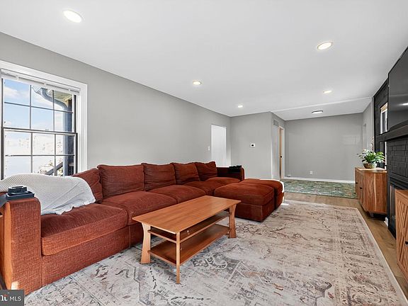 5th image of 400 Poplar Ave