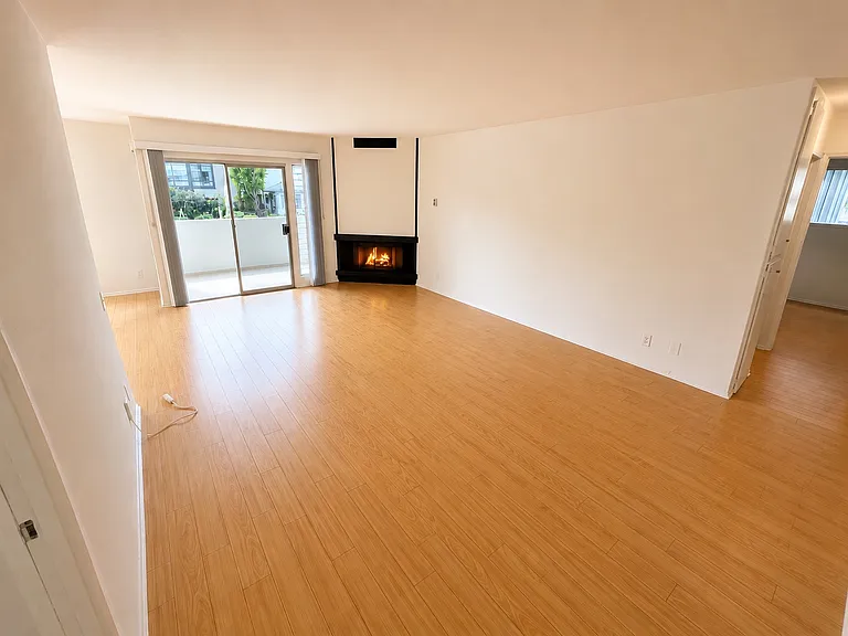 831 3rd St #101 — Photo 4
