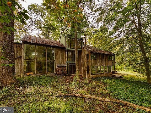 3rd image of 36 Rabbit Run Rd