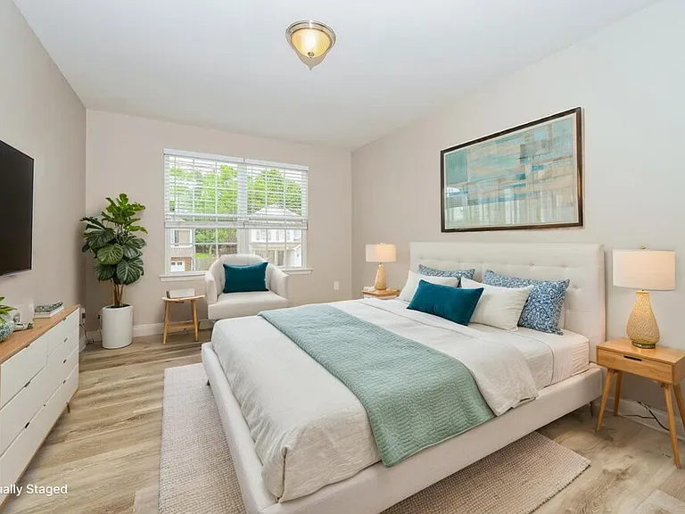 8809 Cressent Glen Ct — Photo 12
