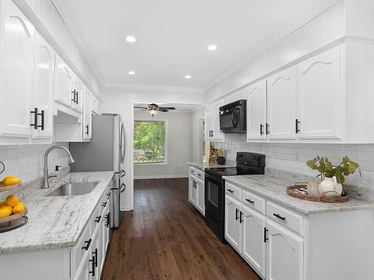 3075 Stonecrest Cir — Photo 18