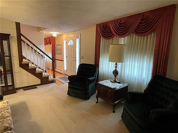 5th image of 19 Royal Dr