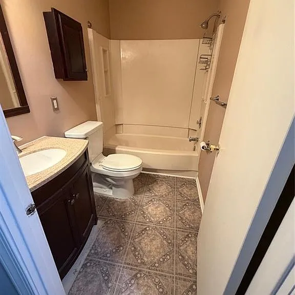 601 Sunshine Ct #601 — Photo 9