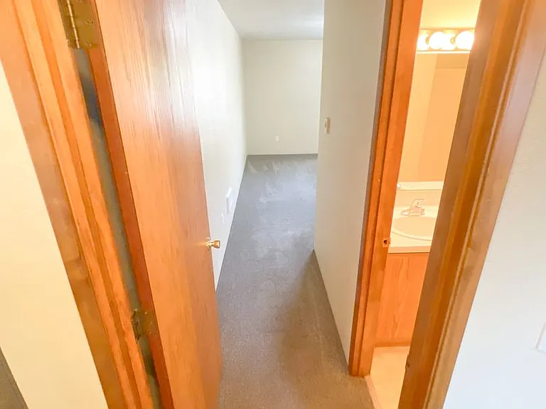 5710-5712 Glenridge Way #5714 — Photo 17