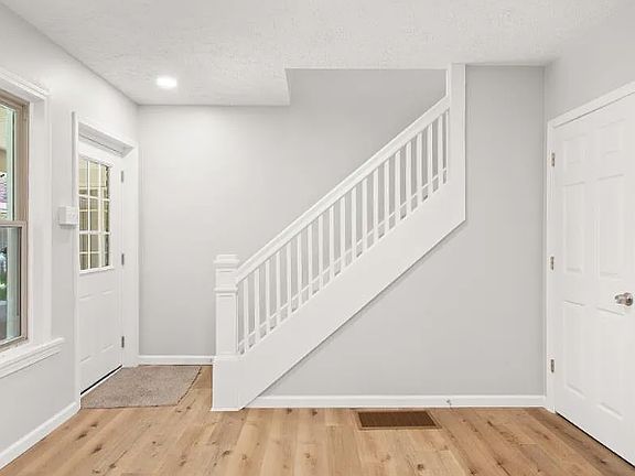3rd image of 18 Howard Pl