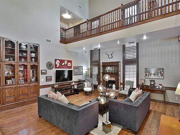 3rd image of 46 Lytle Place Dr
