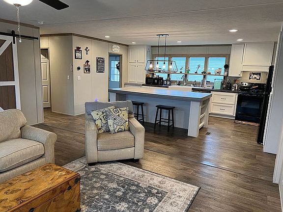 2nd image of 5244 Mission Cir