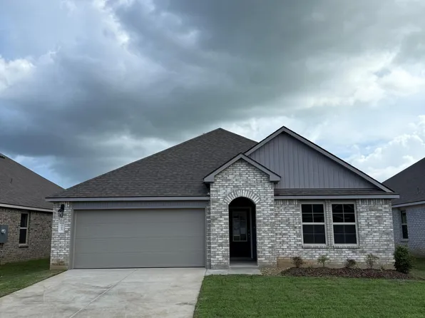 327 Crowne Parc Dr, Opelousas, LA 70570