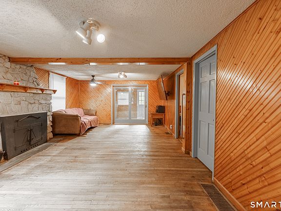 5th image of 320 Colebrook Road