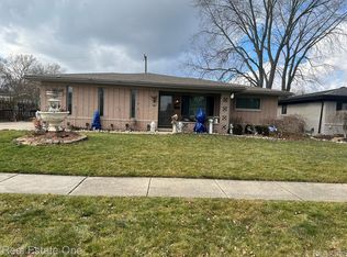 35627 Grayfield Dr, Sterling Heights, MI 48312