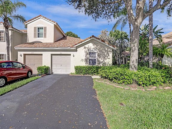 4th image of 4921 SW 32nd Ter