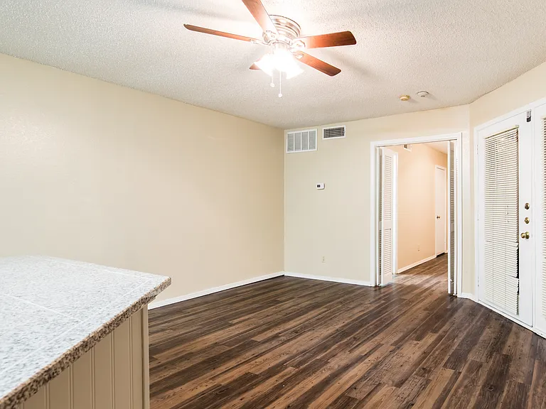 2304 Balsam Dr #E302 — Photo 10