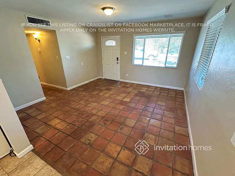 4402 S Park Dr — Photo 2