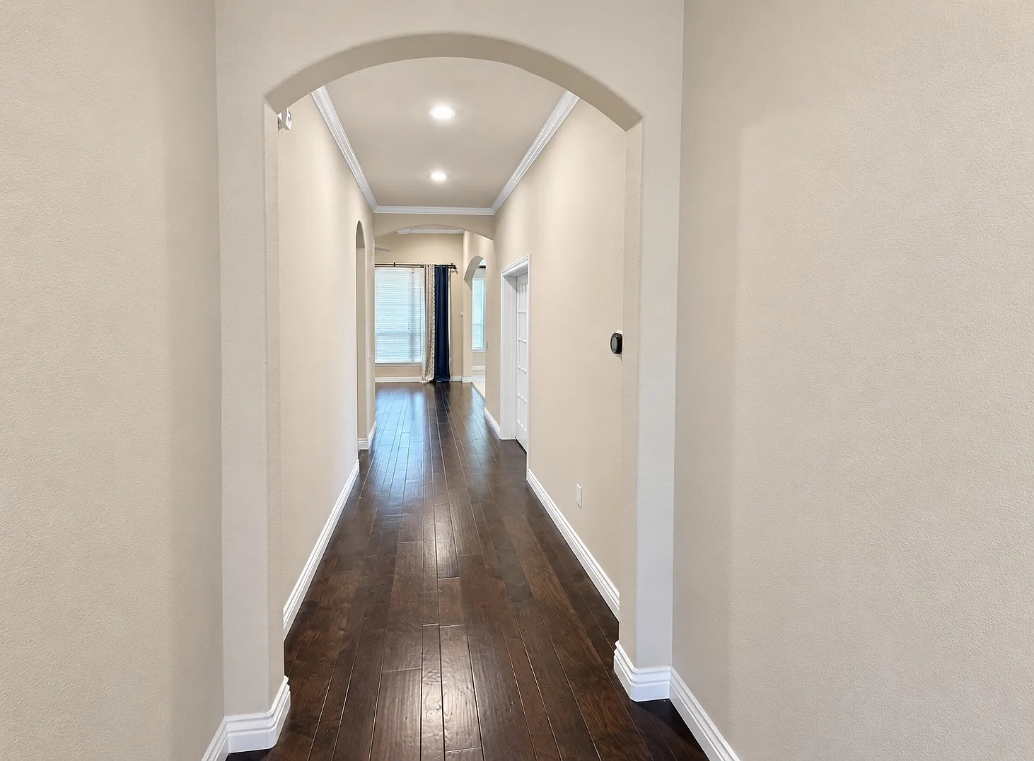 3 bed, 1922 sqft, $2,100 — Photo 2
