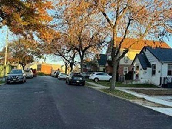 Exterior Neighborhood (street photo)