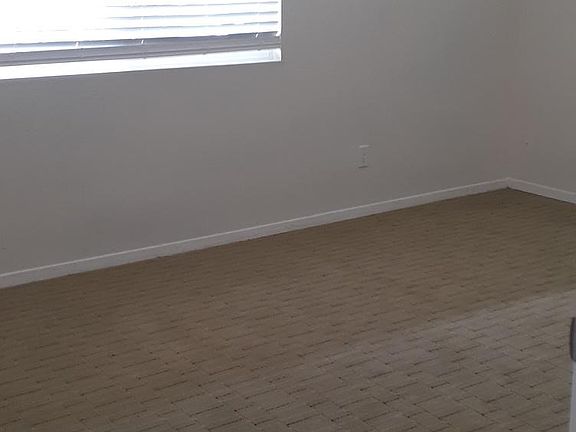2nd image of 4827 Lamont St