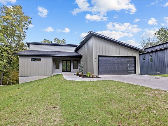 2nd image of 68 Glyndebourne Dr