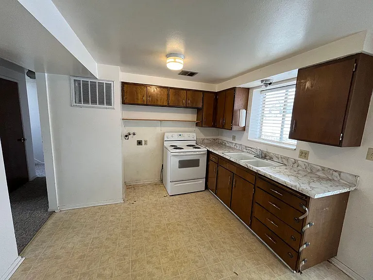 797 W 1200 N — Photo 3