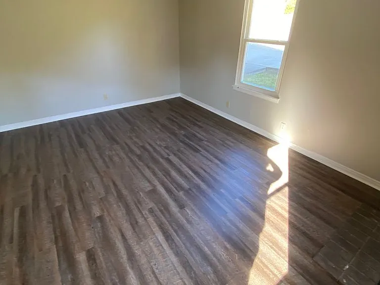 102A Kingsbury Ct — Photo 2