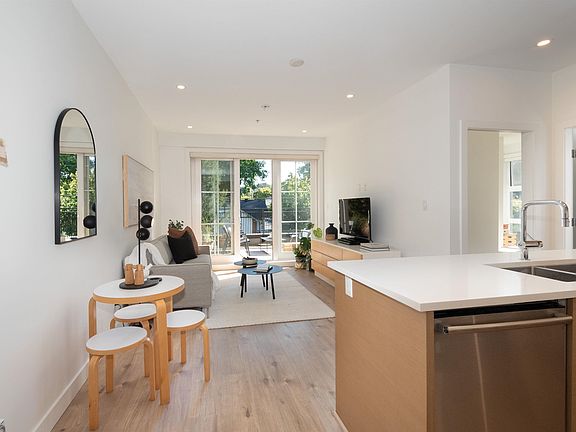 4th image of 2528 Collingwood St #203