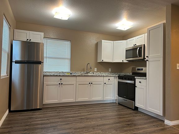 Newly updated kitchen and appliances.