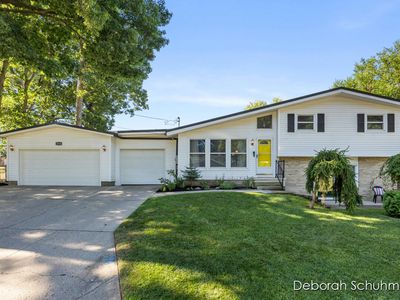 2334 Holliday Dr SW, Wyoming, MI, 49519