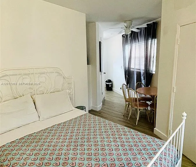 109 SE 9th St #6 — Photo 5