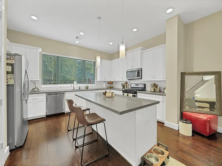 1264 Morris St — Photo 2