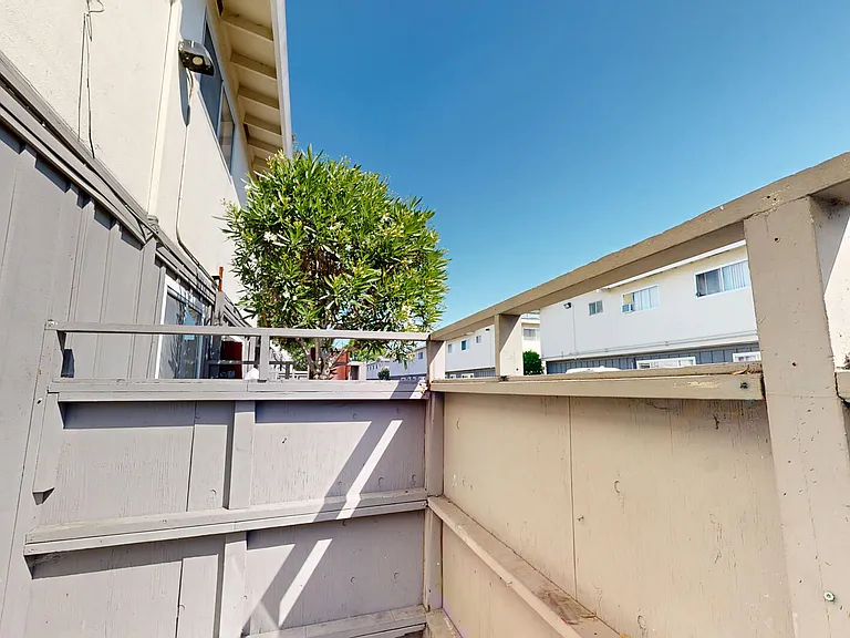Bay Terrace — Photo 29