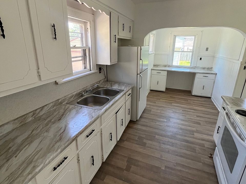 1st image of 3713 W 134th St