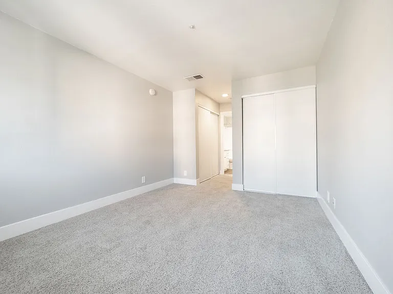 Bentley Place — Photo 9
