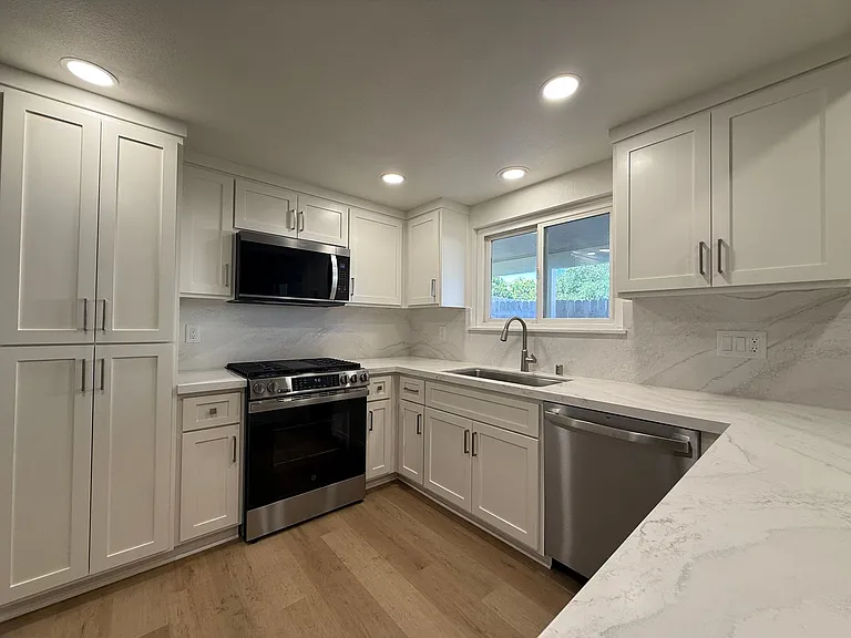 1120 Village Dr — Photo 20