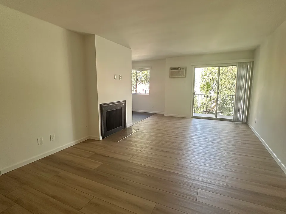 1421 Amherst Ave #5