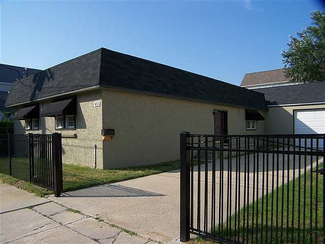 2nd image of 413 W Roberts Ave