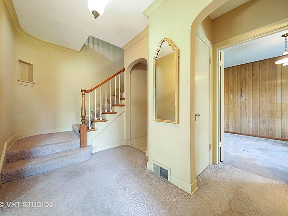 4th image of 240 W Winthrop Ave