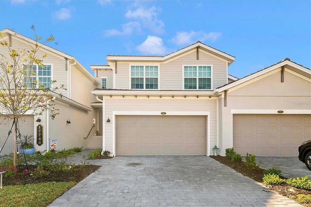 3 bed, 2.0 bath, 2294 sqft, $8,000 — Photo 1