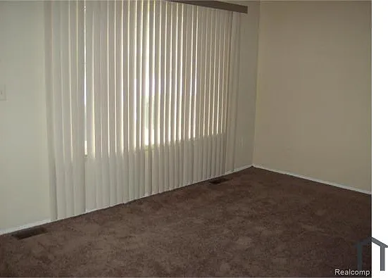 15110 W Nine Mile Rd — Photo 7